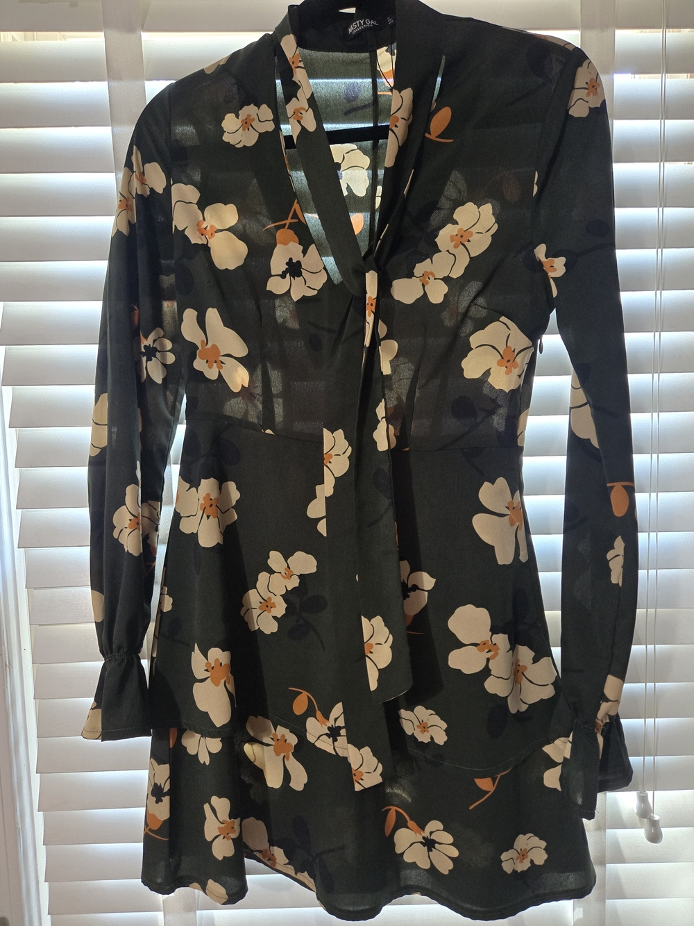 NWOT Nasty Gal Hunter Green Floral Tie-neck Dress Size 6
